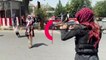 شاهد: مسلحو طالبات يواجهون مظاهرة نسائية بالأعيرة النارية
