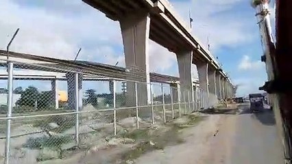 পদ্মা সেতুর নিজদিয়ে ইজিবাইক ভ্যান রিক্সা চলাচল করছে সবকিছুই চলছে।