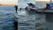 Polis denetimini görünce denize atladı, dalgıçlardan kaçamadı