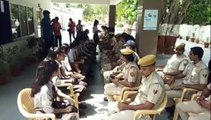 Policeरक्षा सूत्र बंधवाने के दौरान भावुक हुए पुलिस जवान, बालिकाओं को दिया आशीर्वाद