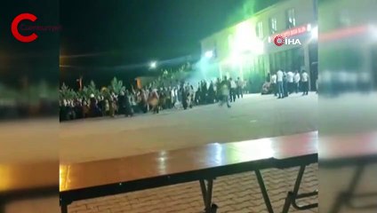 Havai fişekler, düğüne gelenlerin üzerinde patladı