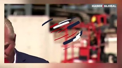 Kanada’nın Ontario Başbakanı Ford, törende konuşurken ağzına giren arıyı böyle çiğnedi