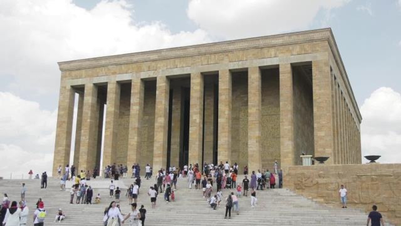 Balıkesir yerel haberi | Abb ve Afet Gönüllüleri Marmara Depremi'nde Yaşamını Yitirenleri Anıtkabir'de Andı