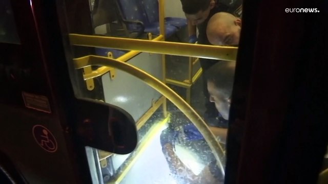Sparatoria su un autobus nella Città Vecchia di Gerusalemme, otto feriti: catturato l'attentatore