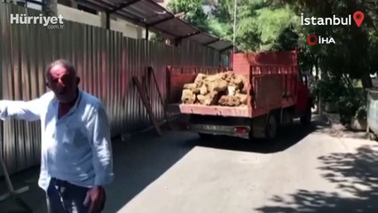 Kadıköy’de apartman girişine moloz döktüler