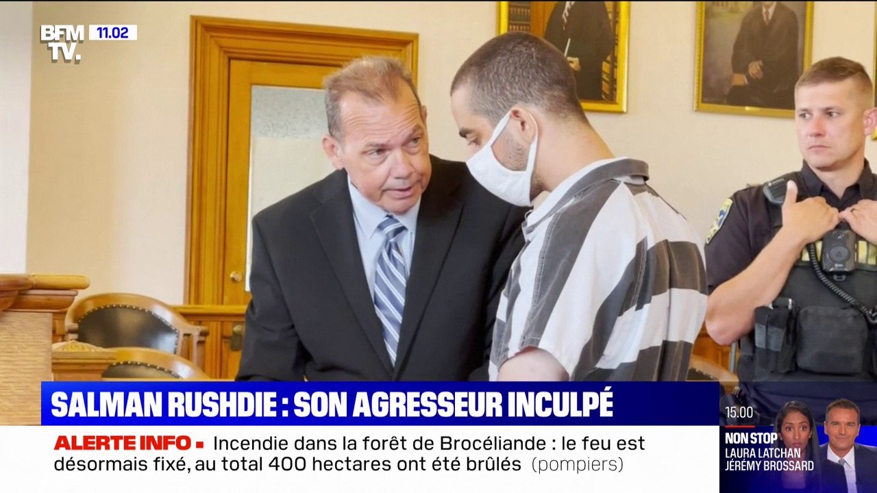 Salman Rushdie poignardé: son agresseur inculpé