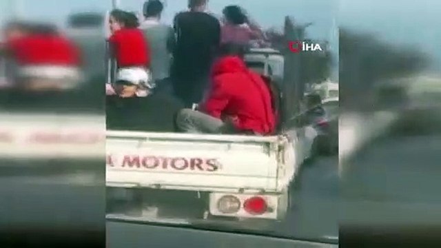 Bursa’da tehlikeli yolculuk! Canlarını hiçe saydılar