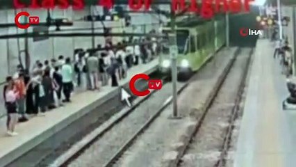 Tải video: Bursa'da faciadan dönüldü: Metronun önüne atladı, vatman son anda durdu