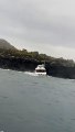Vulcano, yacht sugli scogli: 12 turisti salvati dalla guardia costiera