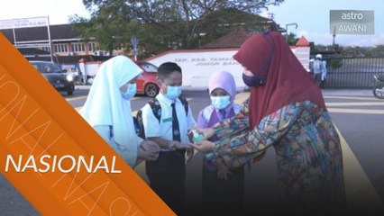 Kembar tiga teruja kembali ke sekolah