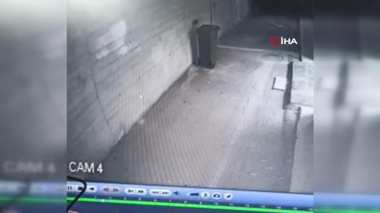 15 çift ayakkabı çalan hırsızlar, aynı apartmandan çaldıkları bisikletlerle kaçtılar- Hırsızlık anları apartmanın güvenlik kameralarına saniye saniye...