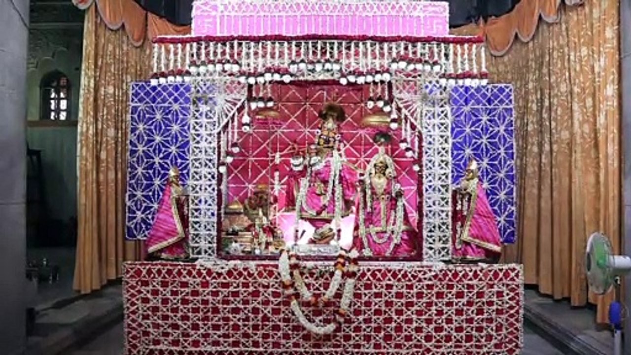 Shri Krishna Janmashtami : 425 लीटर दूध, 365 ली...