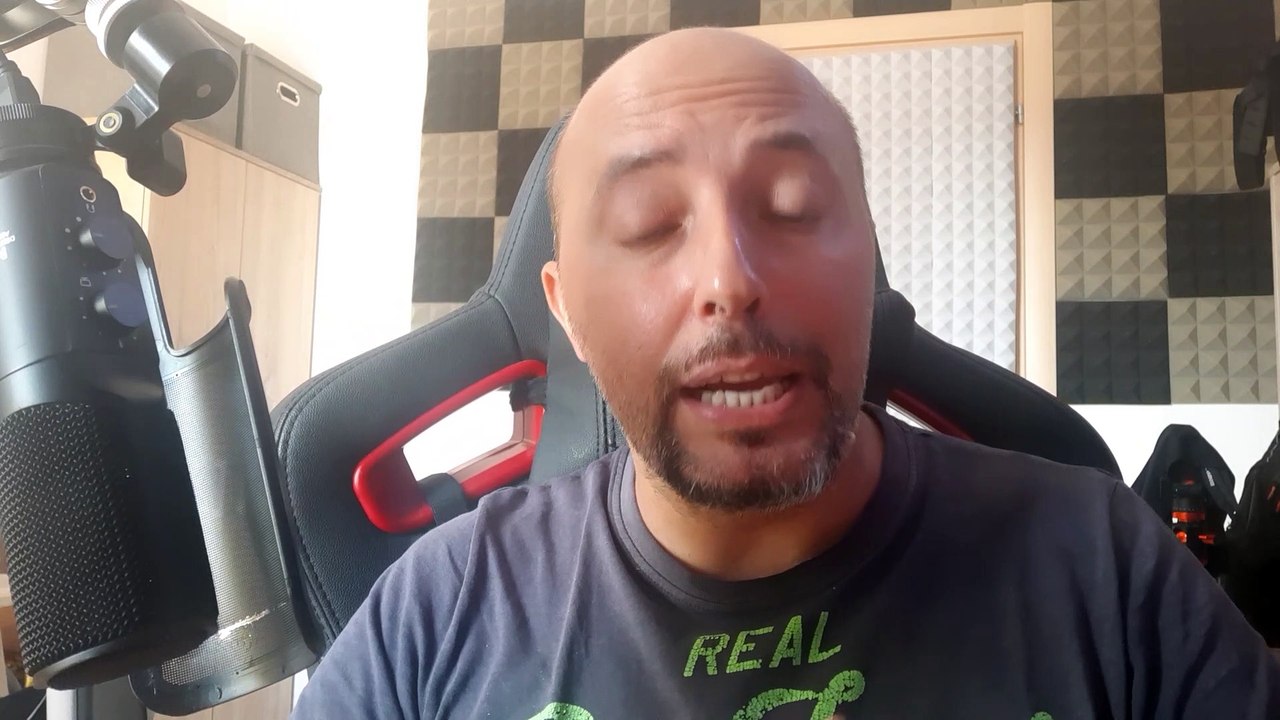 “Aspettiamo una bambina!”. Il primo fiocco è rosa per l’attrice