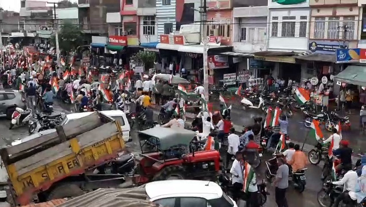 75 मीटर ऊंचे तिरंगे के साथ निकाली तिरंगा यात्रा