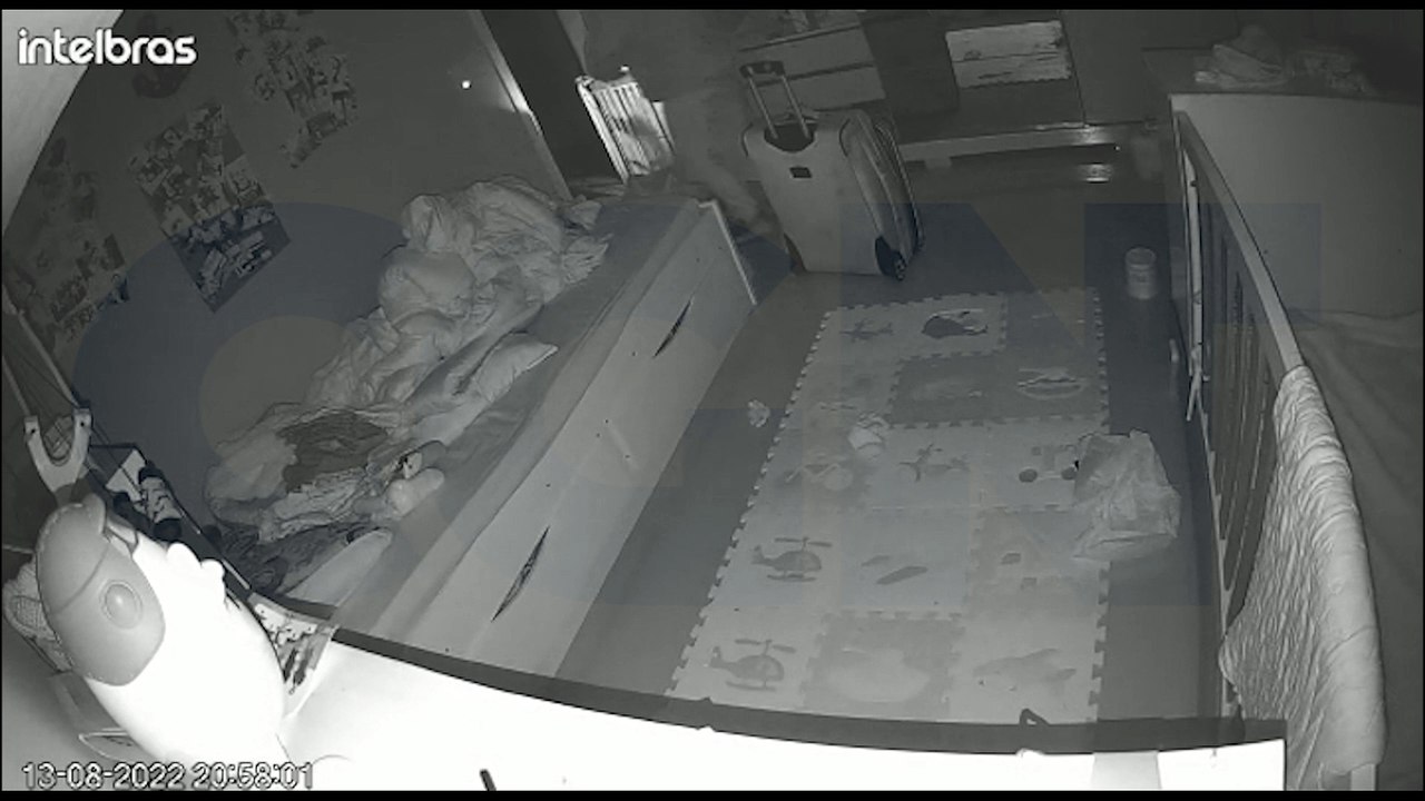 Ladrões invadem residência e furtam moto BMW e dois notebooks no Bairro Maria Luiza