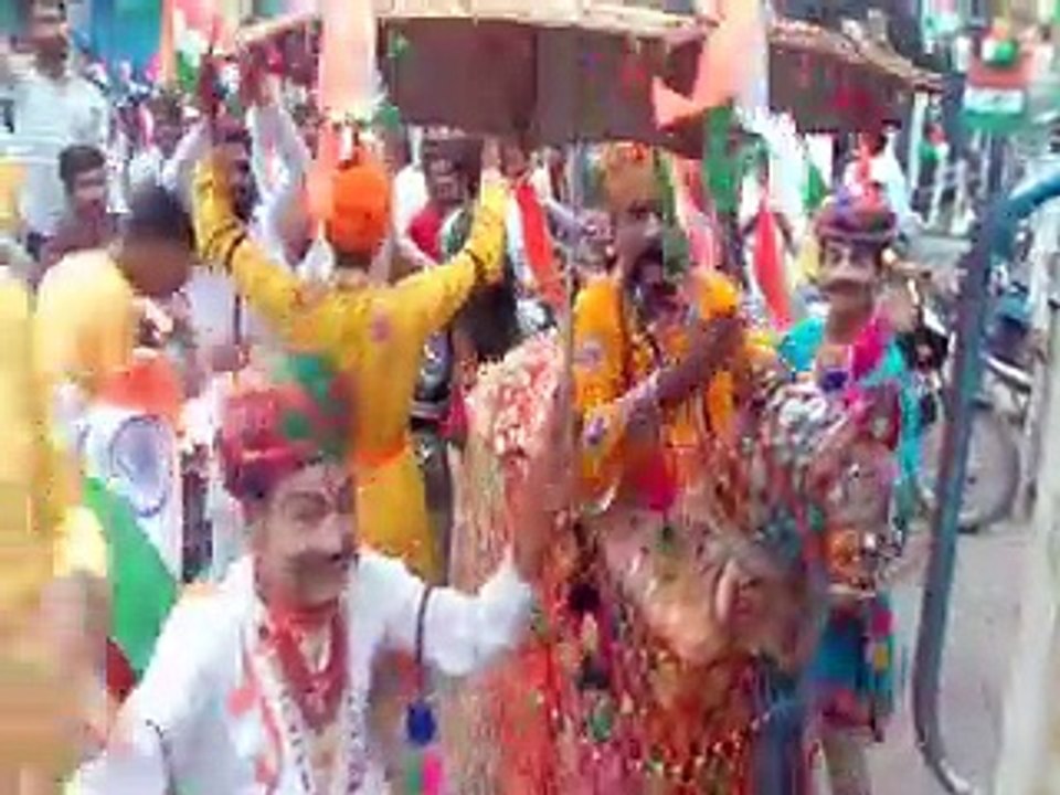 Video : दिल में देशभक्ति का जज्बा, हाथों में ति...