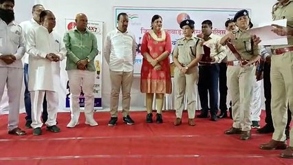 Girls should face the problems fearlessly - Collector