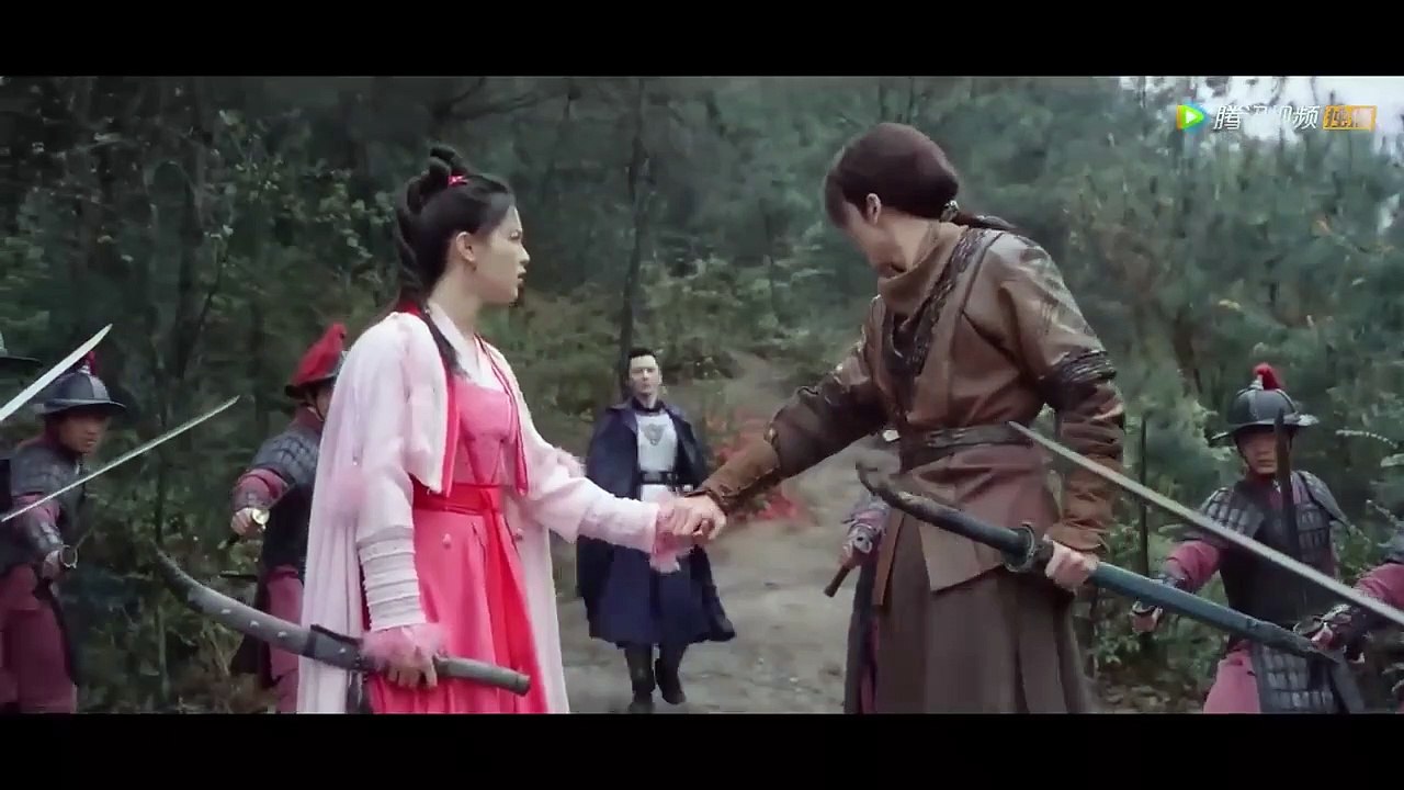 Dua pendekar pedang top bertarung satu sama lain, dan bocah kung fu itu menemukan rahasia besar lawan