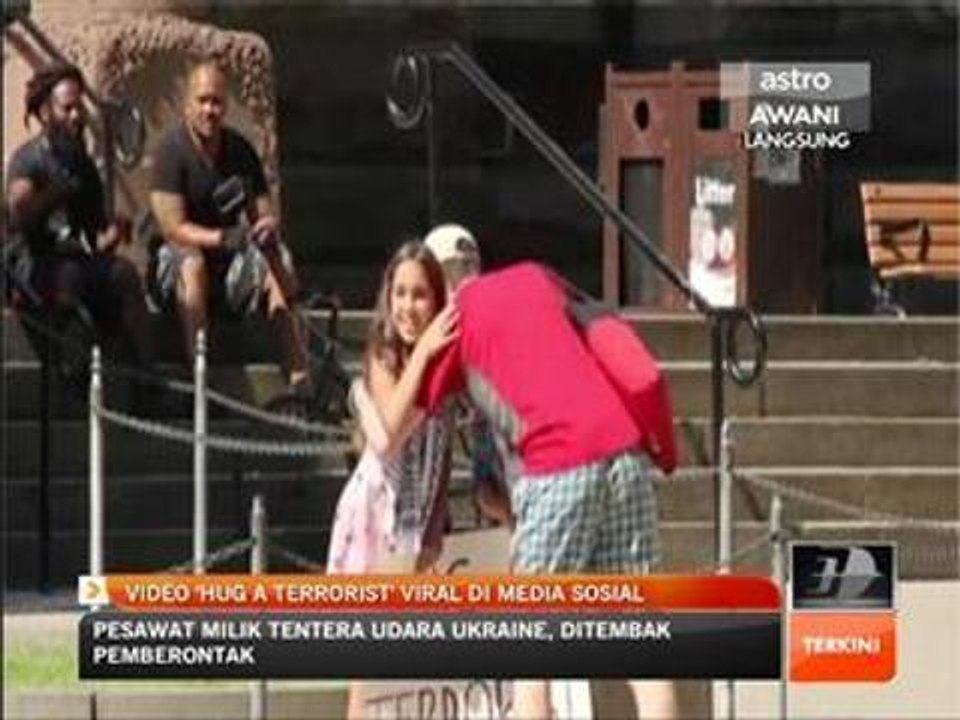 Video Hug A Terrorist viral di media sosial