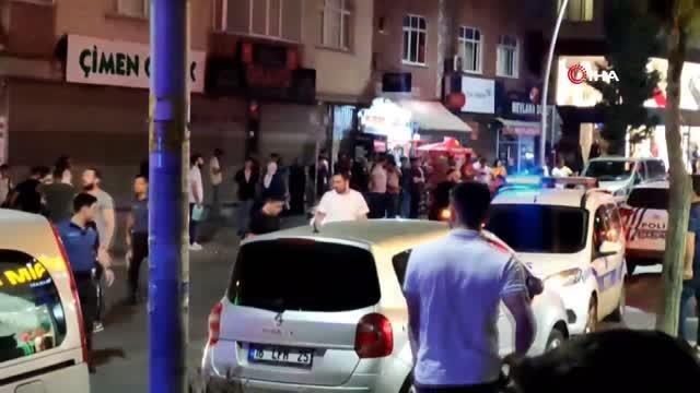 Sultangazi'de çocukların kavgasına aileler karıştı, ortalık savaş alanına döndü