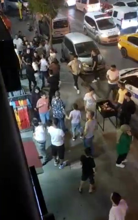 Son Dakika | SULTANGAZİ'DE ÇOCUKLARIN KAVGASINA AİLELER KARIŞTI