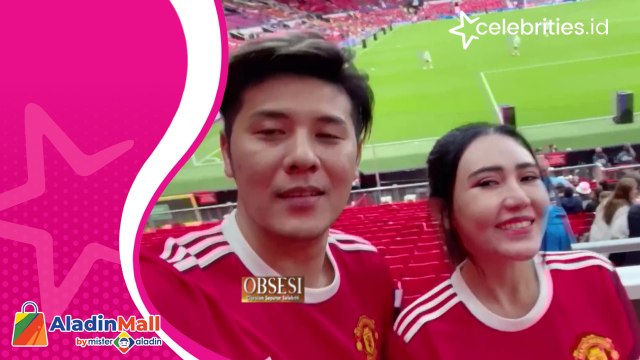Via Vallen dan Chevra Yolandi Nikmati Indahnya Bulan Madu di Old Trafford Stadium