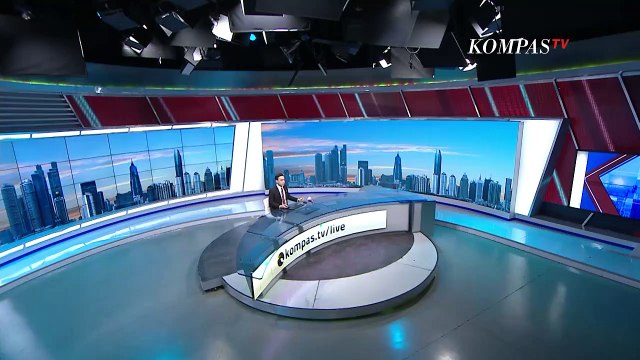 Diduga Kelebihan Muatan, Sebuah Truk Tabrak Lampu Pembatas Gerbang Tol Ancol Timur Hingga Terguling