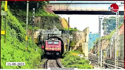 ട്രെയിൻ ഉപേക്ഷിച്ച് യാത്രക്കാർ