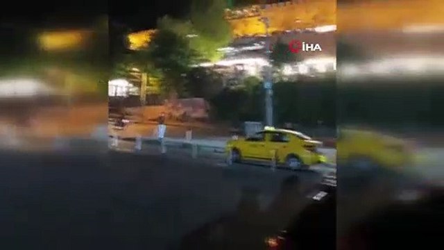 Asker eğlencesinde yolu trafiğe kapatıp oyunlar oynadılar