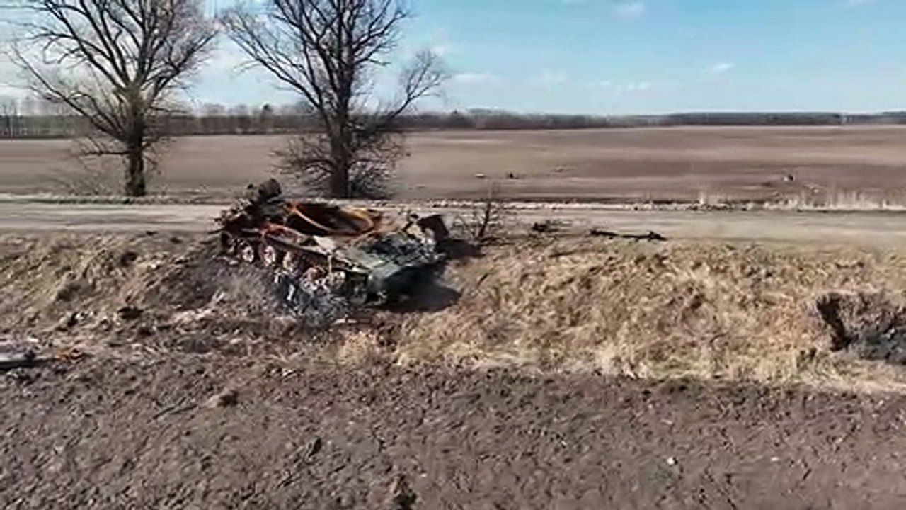 War in Ukraine , American javelins help Ukrainian military destroy Russian tanks