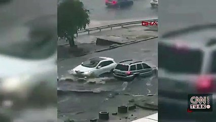 Yollar göle döndü! Araçlar mahsur kaldı...