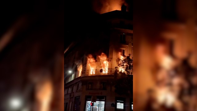 Paris XIIIe : un immeuble ravagé par les flammes, 150 pompiers mobilisés