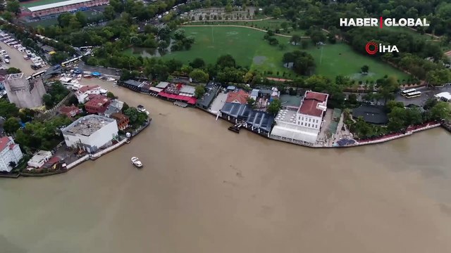 Yağışlar sonrası İstanbul Boğazı çamura bulandı