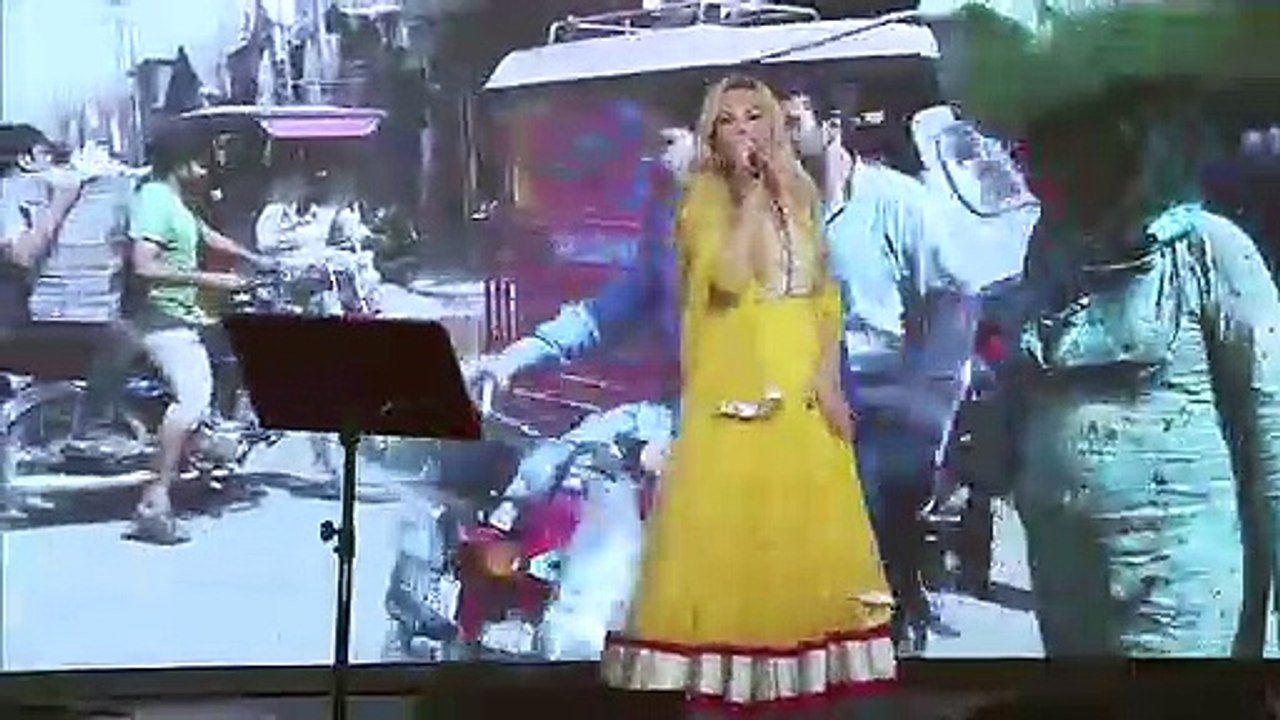 General Bajwa Celebrating Independence Day With Ukrainian Singer