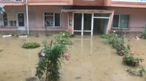 Sarıyer'de evleri su bastı mahsur kalan 3 kişi kurtarıldı