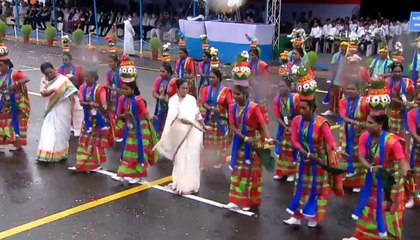 নাচের তালে পা মেলালেন মুখ্যমন্ত্রী মমতা |OneIndiaBengali