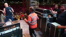 Fenomen temizlik görevlisi Hamit Karakaya Kıraç'ın sahnesinde dans etti