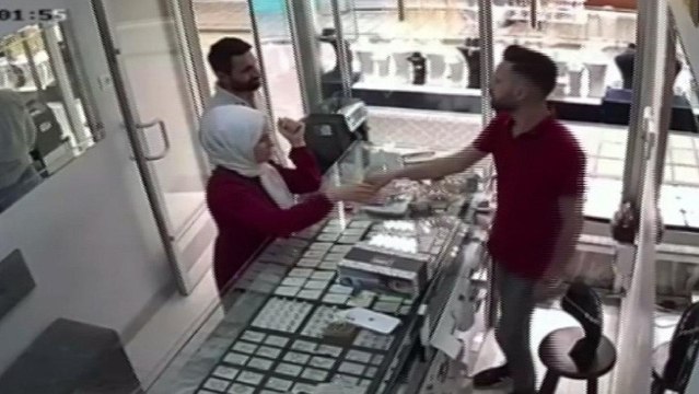 Karaman’da sahte altın bozdurup, kuyumcuları dolandıran 3 kişi yakalandı