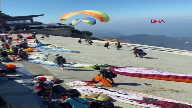 Yamaç paraşütü pilotları havada çarpıştı: 4 yaralı