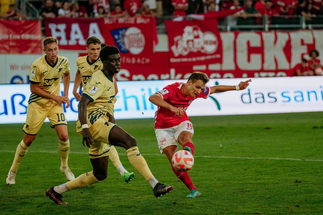 Offensiv-Spektakel: Offenbacher Kantersieg gegen Hoffenheim