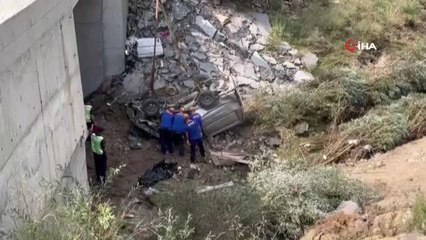 7 metrelik menfezden düşen minibüsteki 2 kişi feci şekilde can verdi