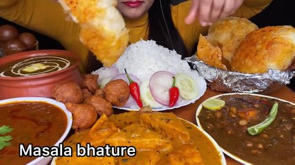 ASMR EATING DAL MAKHANI_RAJMA CURRY_CHOLE MASALA_GOBI PAKORA_BHATURE _FOOD EATING_(720P_HD)