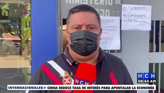 ¡Por despidos masivos! En protesta continúan empleados de la Secretaría de Trabajo