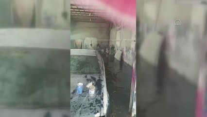 Ataşehir'de rögardan taşan su ev ve iş yerlerini bastı