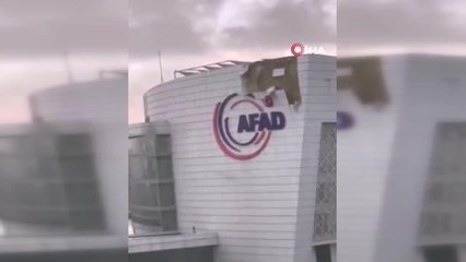 AFAD binasının dış cephesi rüzgara dayanamadı