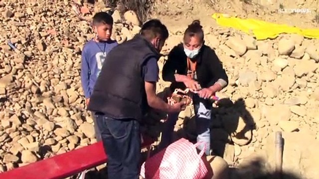 Picando piedras en honor a la Virgen de Urkupiña