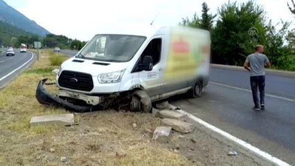 Son dakika haber... İki panelvanın çarpıştığı kazada 1 kişi yaralandı