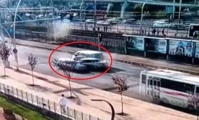 Son dakika haberleri... Kaza yapmamak için direksiyonu çevirdi, karşı yönden gelen araca çarptı: 1 yaralı