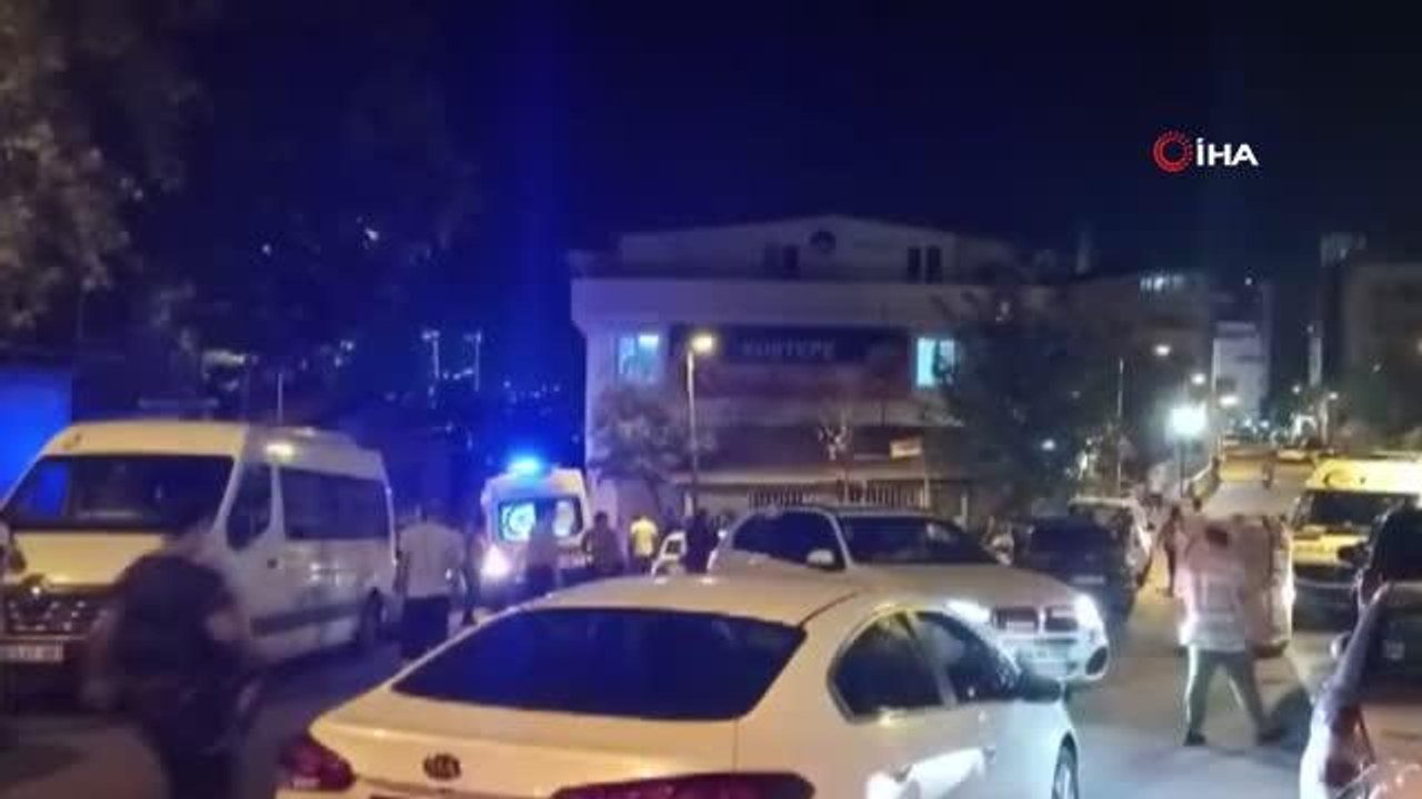 Son dakika gündem: Şişli'de silahlı kavgayı ayırmak isteyen 1 polis yaralandı. Olay yerine çok sayıda polis ekibi sevk edildi