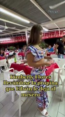 Kimberly Flores se envuelve nuevamente en fuertes críticas, tras llevarse la propina que su esposo Edwin Luna le dejó al mesero.